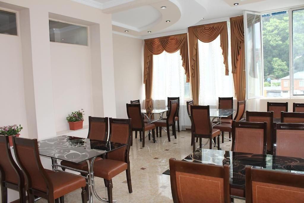 Imperator 1 Hotel Кутаиси Екстериор снимка